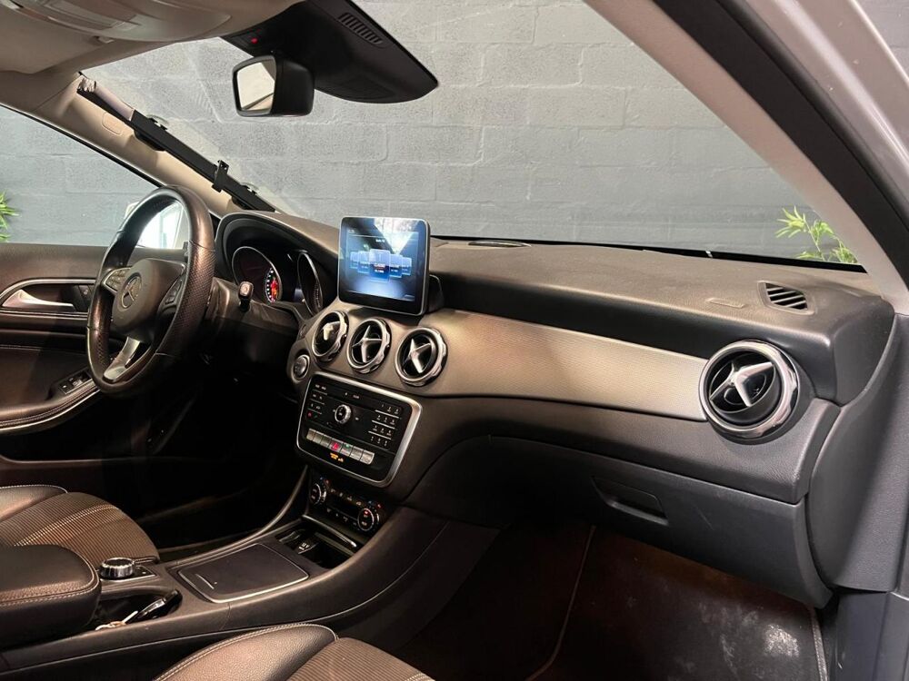 Classe GLA 200D BV 7G-DCT BM X156 FINITION INTUITION - GARANTIE 6 MOIS 2018 occasion 33700 M&eacute;rignac