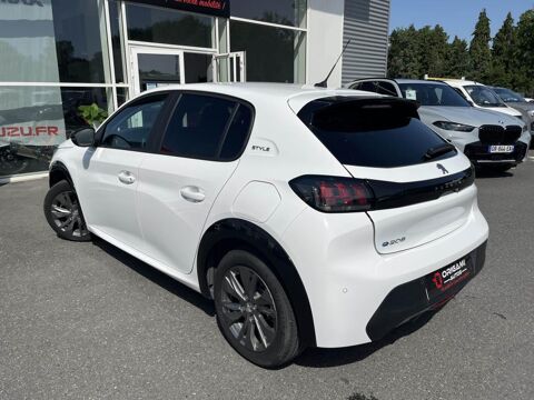 208 e-STYLE + OPTIONS 136ch 50 kWh 2023 occasion 44700 Orvault