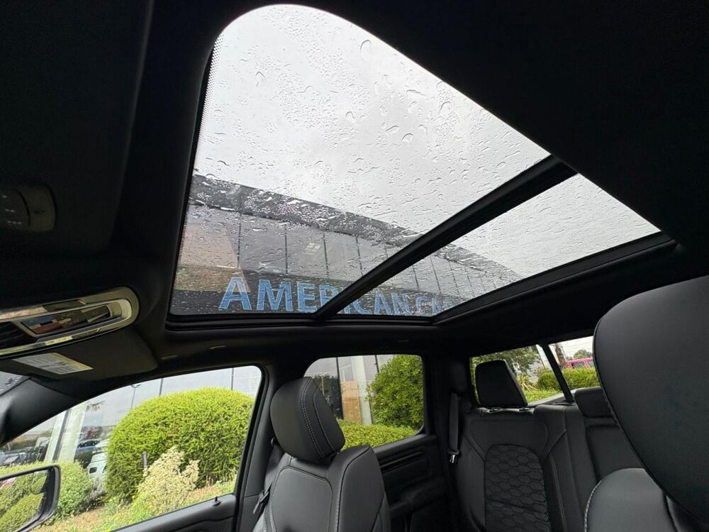 RAM 1500 CREW CAB SPORT BLACK PACKAGE 2025 2025 occasion 91830 Le Coudray-Montceaux