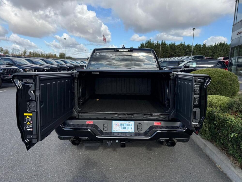 RAM 1500 CREW LIMITED NIGHT EDITION BOX HAYON MULTI V8 5,7L 2026 occasion 91830 Le Coudray-Montceaux