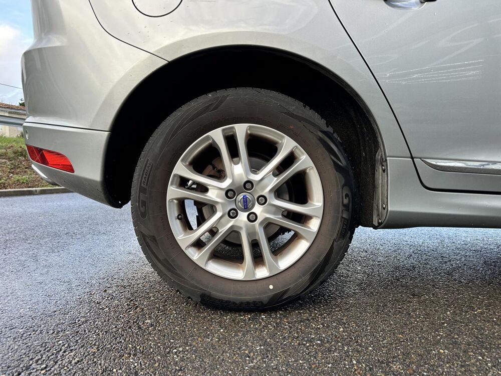 XC60 D4 AWD 181CH BVA GEARTRONIC XENIUM ENTRETIEN A JOUR - GARAN 2013 occasion 33450 Montussan