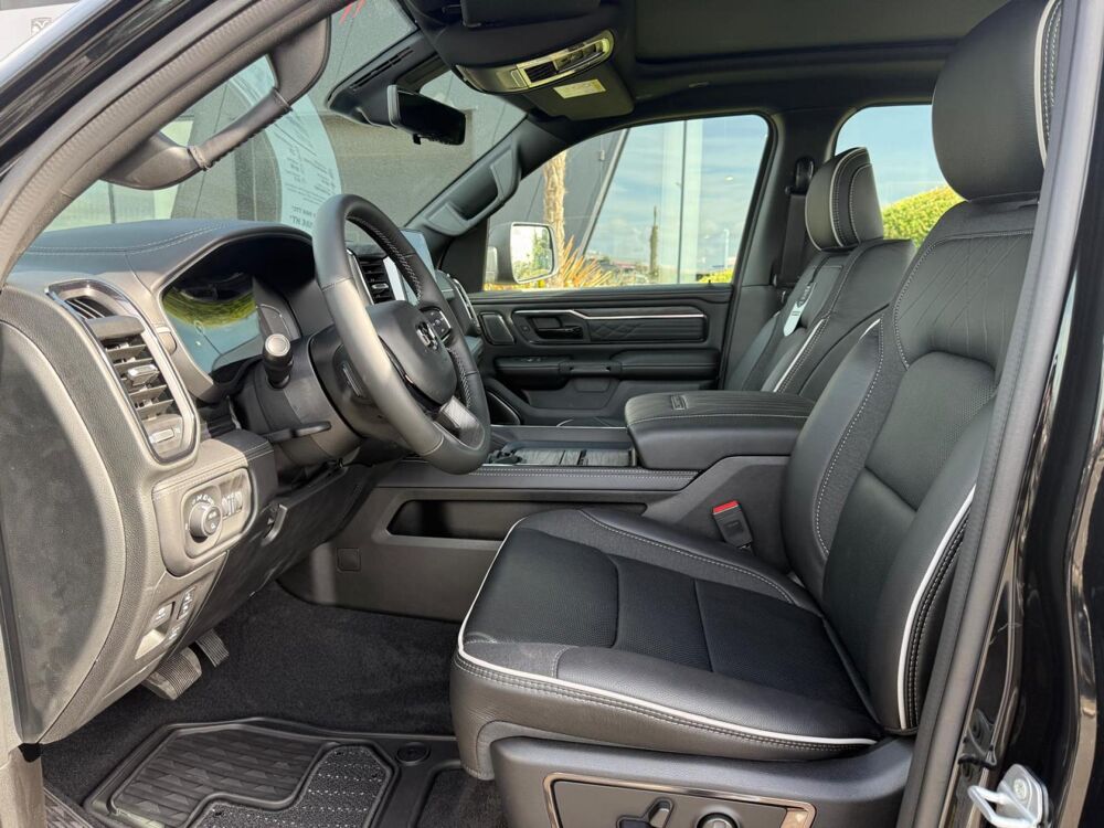 RAM 1500 CREW LIMITED NIGHT EDITION BOX HAYON MULTI V8 5,7L 2026 occasion 91830 Le Coudray-Montceaux