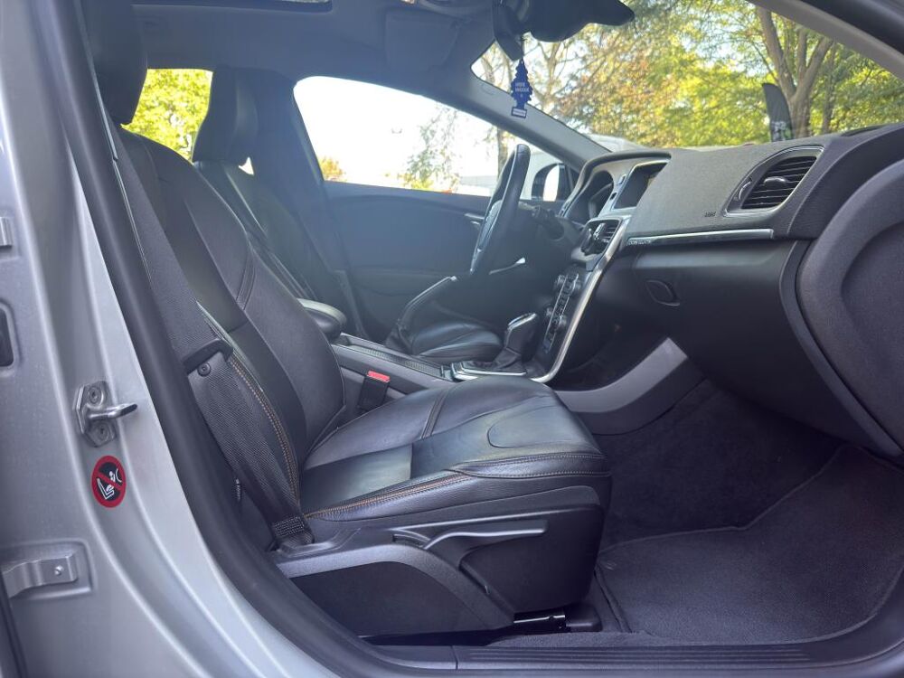 V40 Cross Country D3 - 150 - BVA Geartronic CROSS COUNTRY Summu 2016 occasion 77185 Lognes