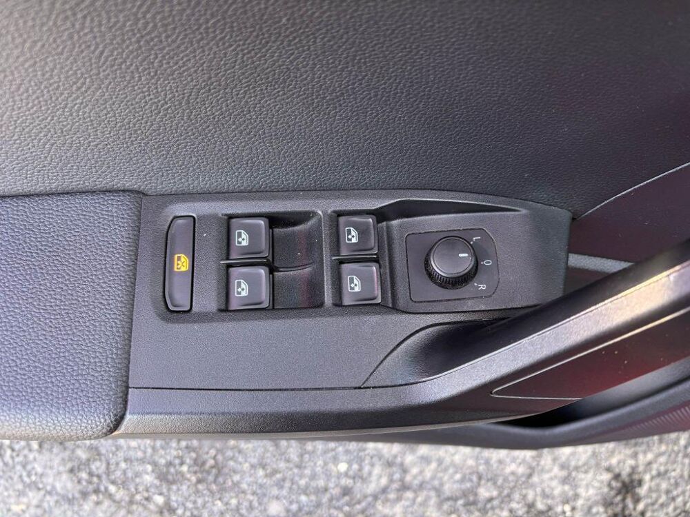 Arona 1.0 EcoTSI - 95 S&S Urban gps + clim + camera AR + Radar AR 2021 occasion 19100 Brive-la-Gaillarde