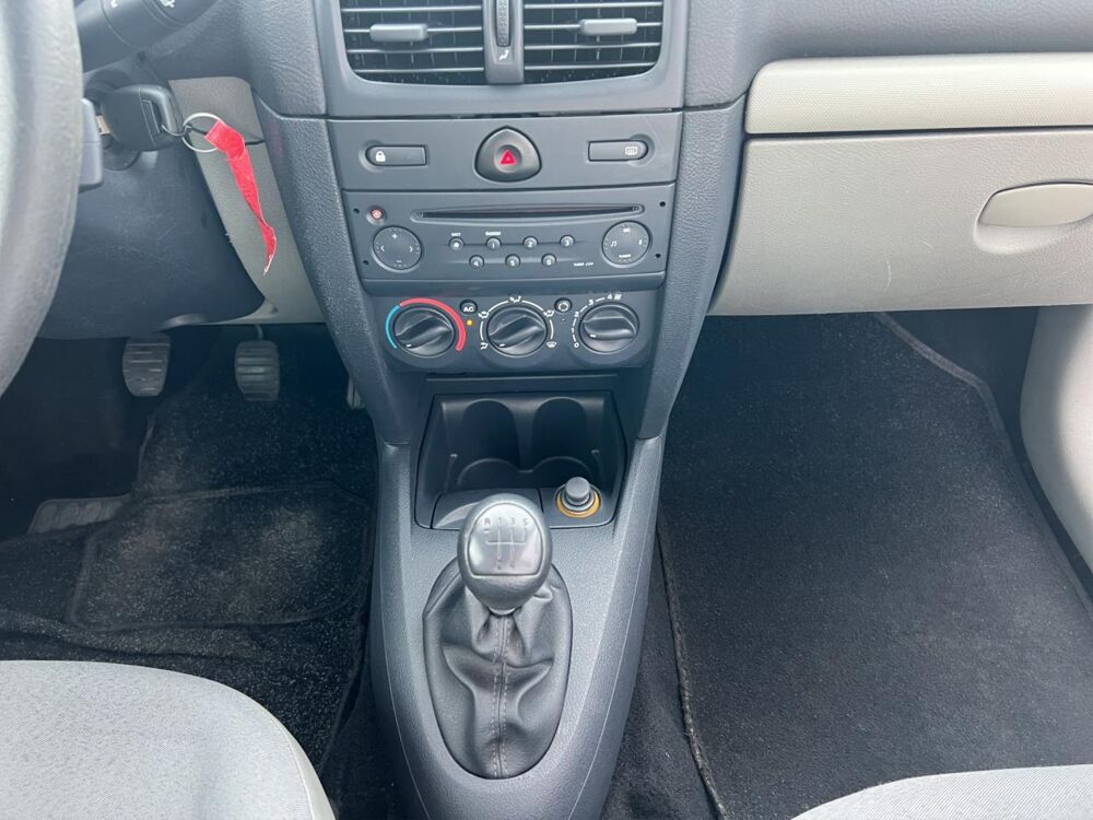 Clio 1.2i 16V II BERLINE Authentique PHASE 2 2004 occasion 06250 Mougins