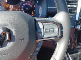 RAM 1500 CREW LIMITED NIGHT EDITION BOX HAYON MULTI V8 5,7L 2026 occasion 91830 Le Coudray-Montceaux