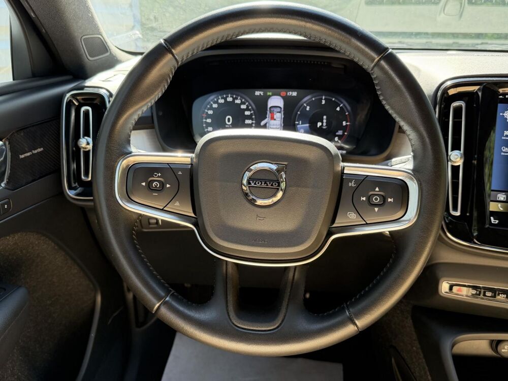 XC40 D4 AWD AdBlue - 190 - BVA Geartronic Momentum 2018 occasion 35780 La Richardais