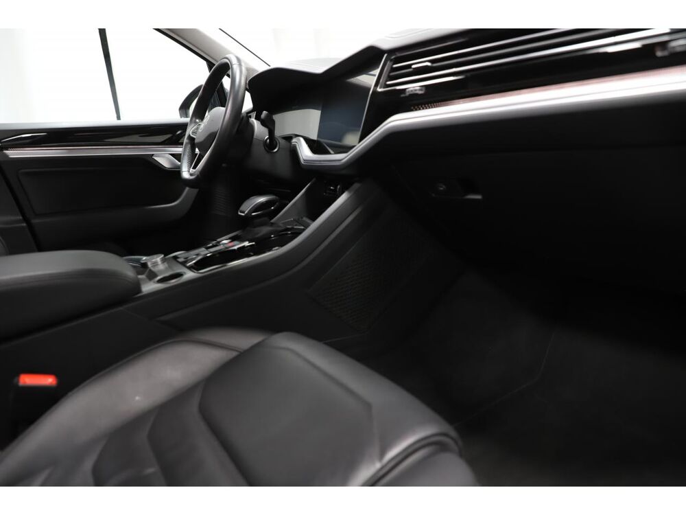 Touareg 3.0 TSI eHybrid 381 Elegance 4Motion Tiptronic 2021 occasion 06550 La Roquette-sur-Siagne