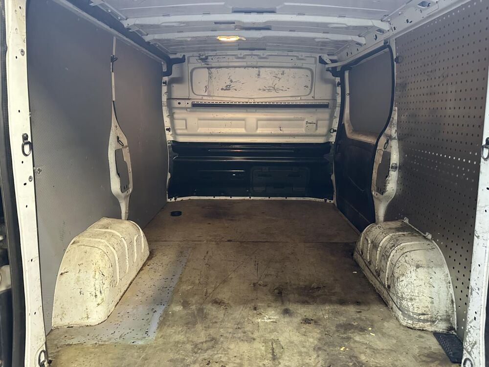 NV300 Visia 2.8t L1H1 1.6 dCi - 95 FOURGON Fourgon L1H1 PHASE 1 2016 occasion 33370 Artigues-pr&egrave;s-Bordeaux