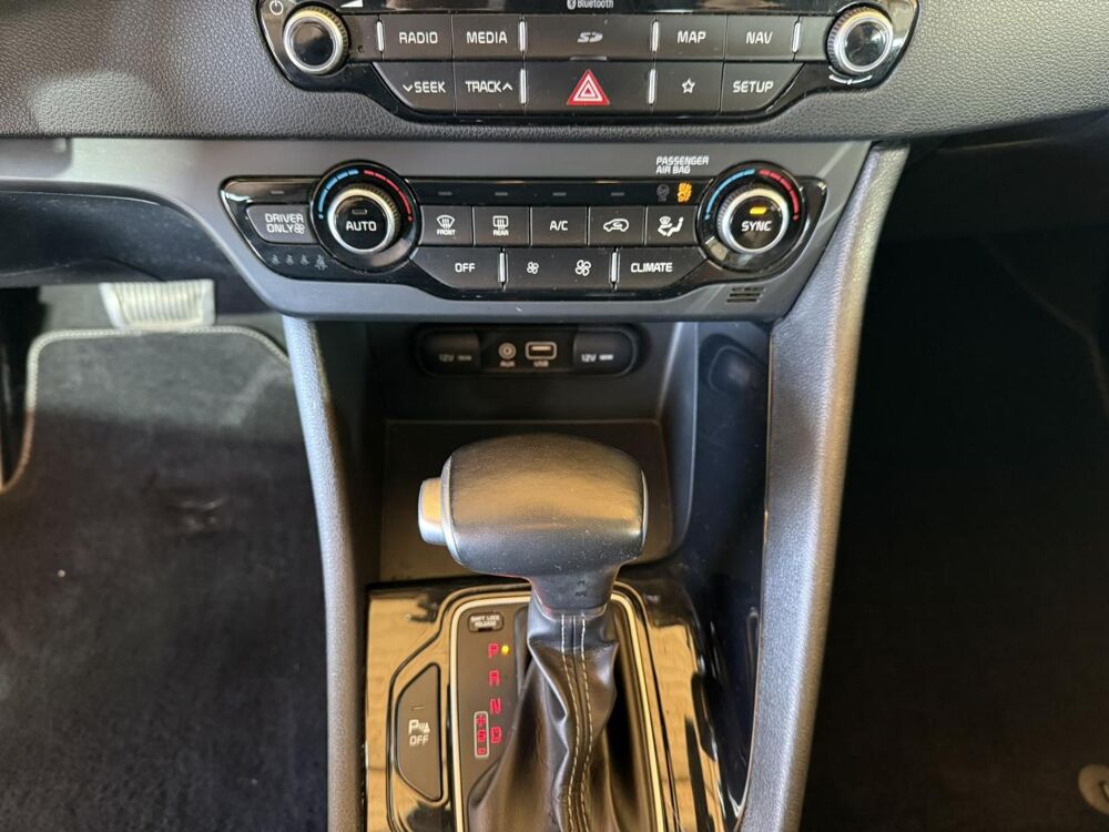 Niro Hybride 1.6 GDi - DCT6 Motion CarPlay / Camera AR / Garant 2018 occasion 33700 M&eacute;rignac