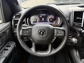 RAM 1500 CREW LIMITED [BATMAN] EDITION BOX HAYON MULTI V8 5,7 2026 occasion 91830 Le Coudray-Montceaux