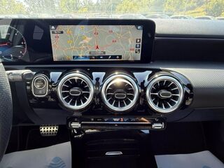 Classe A A 200 d - BV 8G-DCT BERLINE 5P AMG Line TOIT OUVRANT + GPS 2022 occasion 19100 Brive-la-Gaillarde