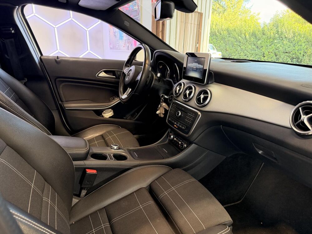 Classe GLA 2.2 200 D 135CH SENSATION 4MATIC 7G-DCT BVA GARANTIE 12 MOIS 2016 occasion 16000 Angoul&ecirc;me
