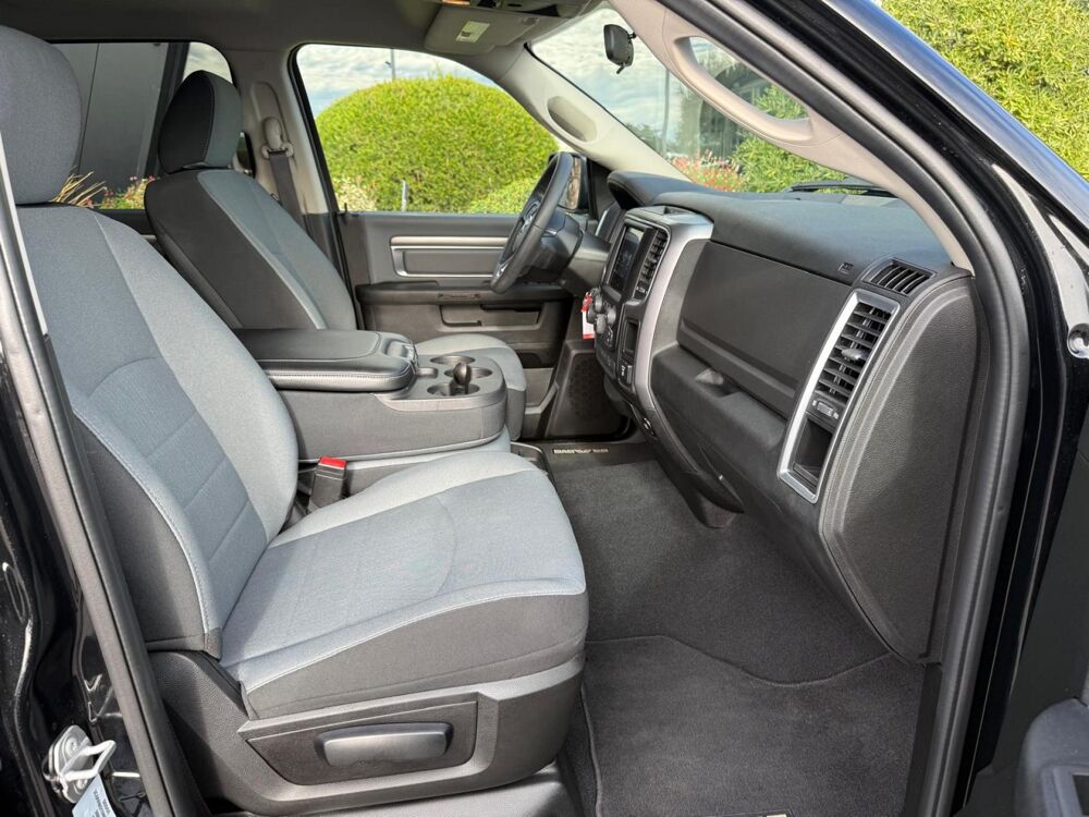 RAM 1500 CREW SLT CLASSIC BLACK PACKAGE 2022 occasion 91830 Le Coudray-Montceaux