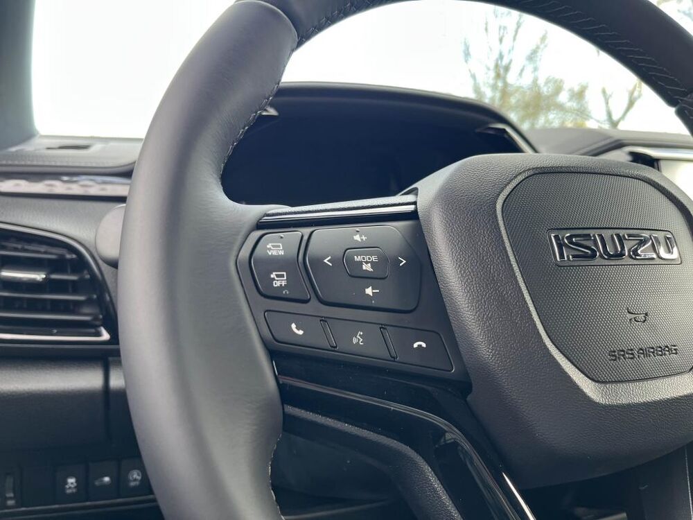D-Max NOUVEAU 2.2 L ! * 44 724 HT *SPACE NITRO SPORT 2.2 A/T 4x4 M 2026 occasion 44700 Orvault