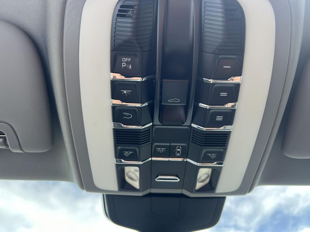 Panamera V6 TDI 250 TIPTRONIC - SUIVI PORSCHE - BOSE - TOIT OUVRANT 2011 occasion 13760 Saint-Cannat