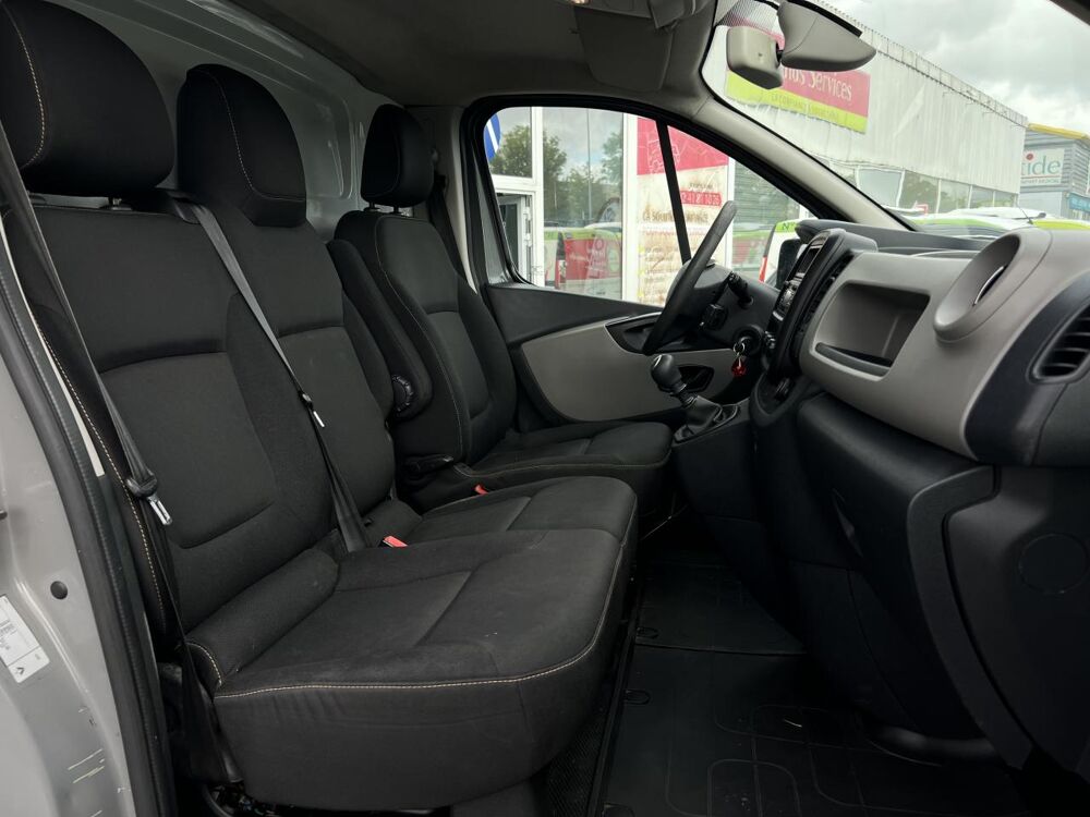 Trafic III L1H1 1.6 dCi 140 Confort 3 places 2014 occasion 49070 Beaucouz&eacute;