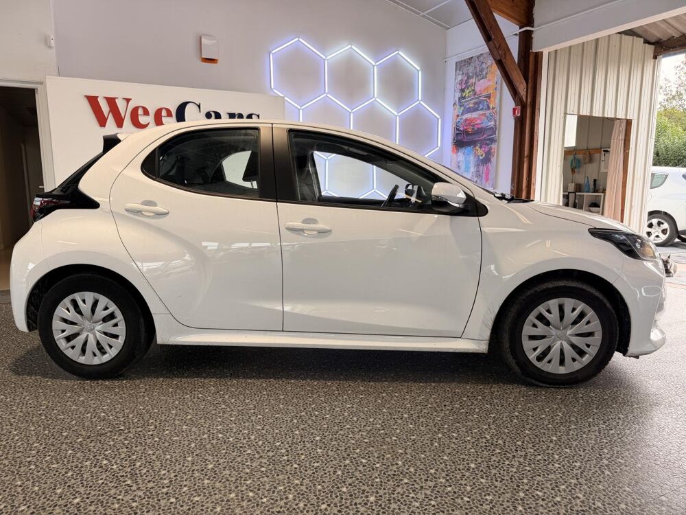 Yaris 1.5 114H 90CH HYBRID FULL-HYBRID 0.8KWH DYNAMIC BVA GARANTIE 2023 occasion 16000 Angoul&ecirc;me