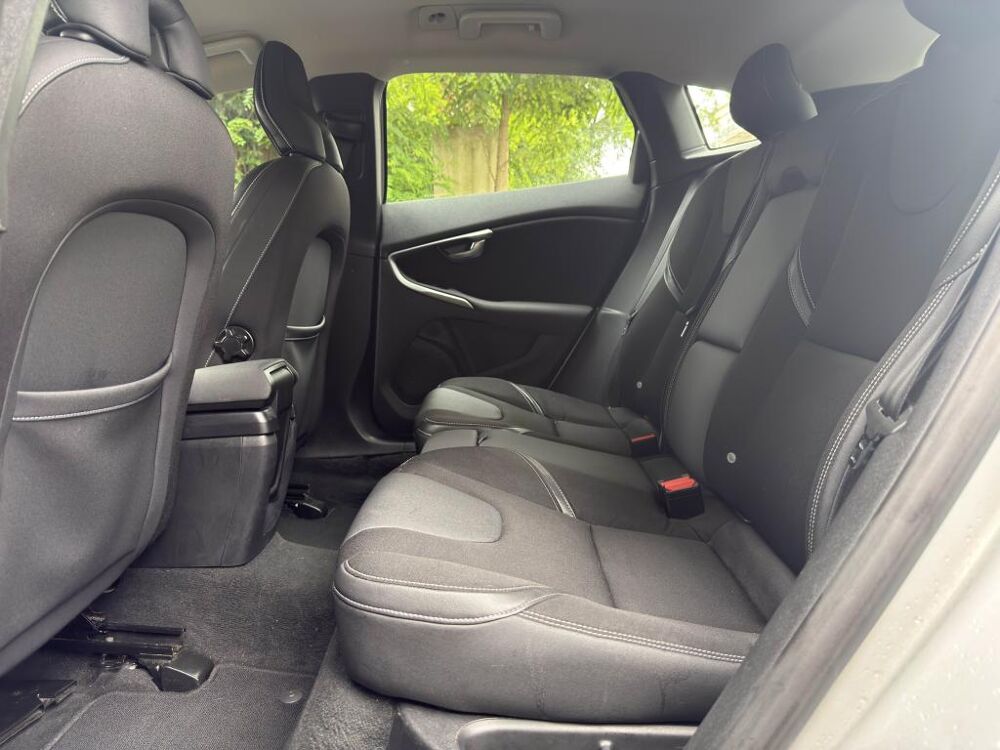V40 T2 - 122  BERLINE Momentum Business PHASE 2 2016 occasion 77185 Lognes