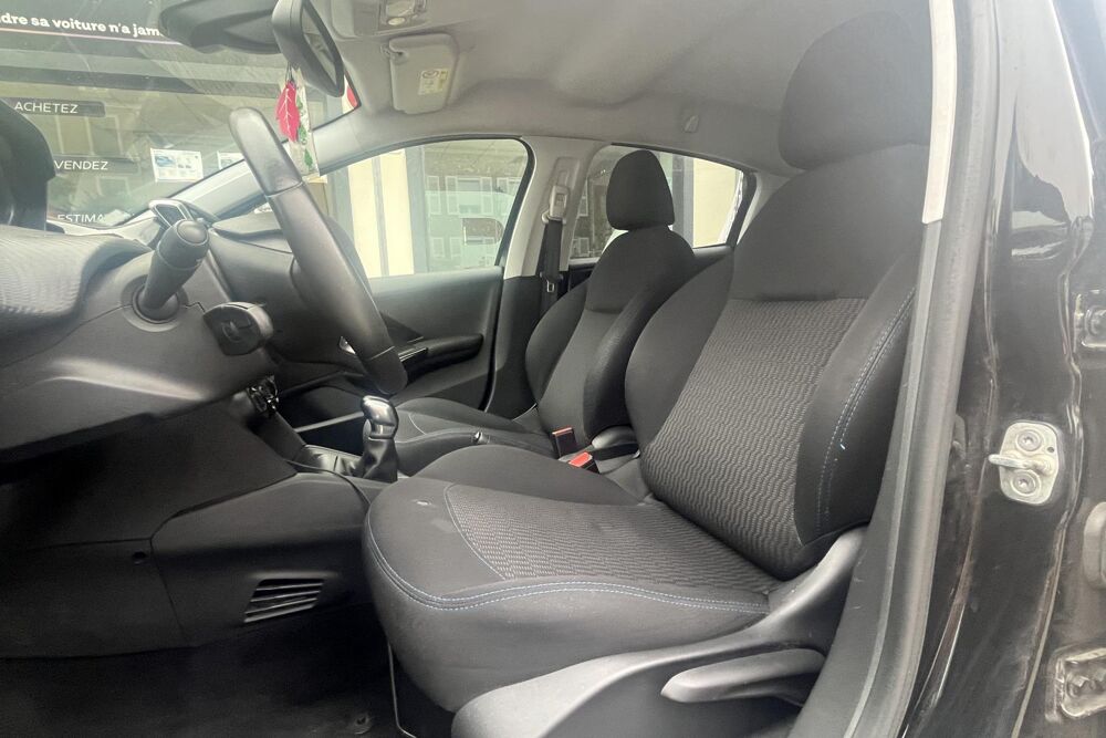 208 1.2i -Signature -82ch - courroie chang&eacute; - carplay - camera d 2019 occasion 78760 Jouars-Pontchartrain