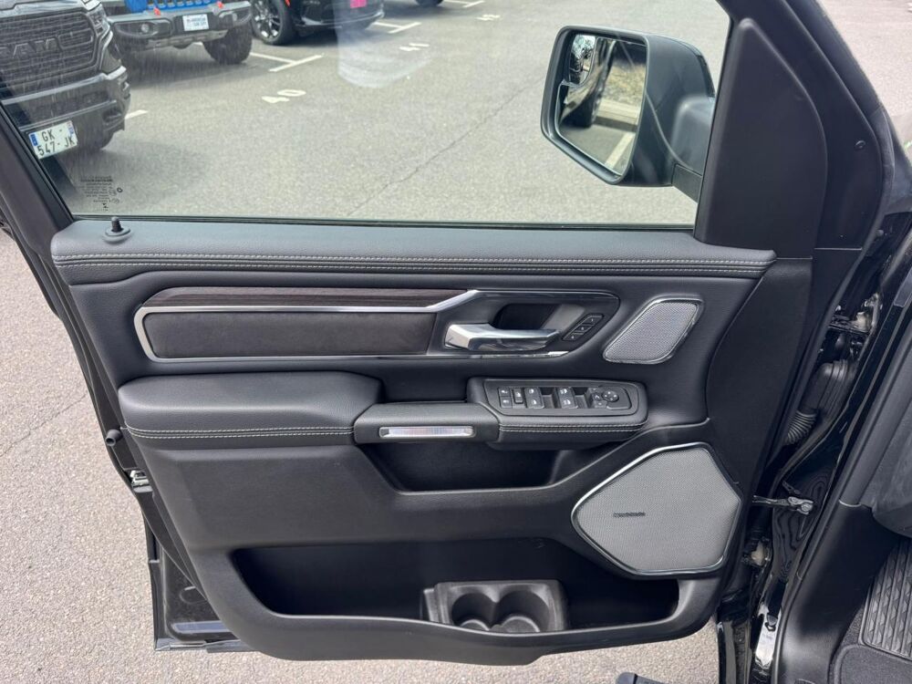 RAM 1500 CREW LAIE SPORT NIGHT EDITION AIR 2025 occasion 91830 Le Coudray-Montceaux