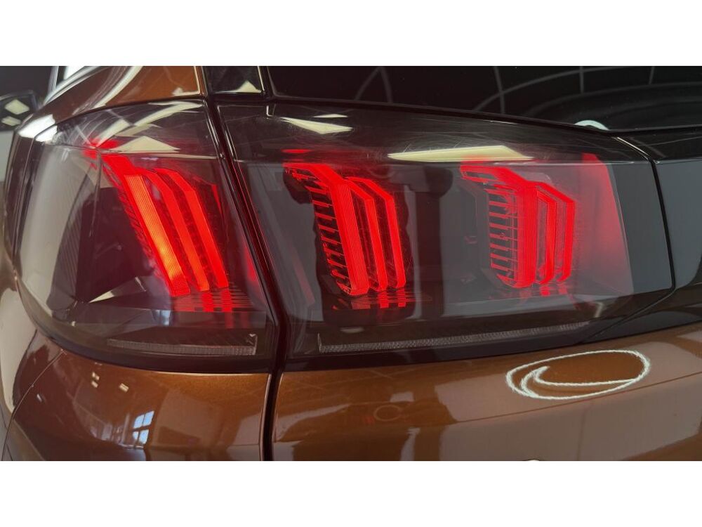 5008 BlueHDi 130 EAT8 Allure Phase 2 - 2022 - CARPLAY - CAMERA - 2022 occasion 60740 Saint-Maximin