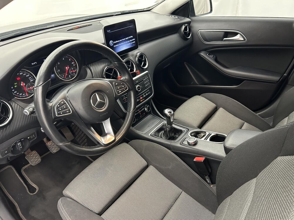 Classe GLA 200 d 136ch - INSPIRATION Phase 2 - GARANTIE 12 MOIS 2017 occasion 33130 B&egrave;gles