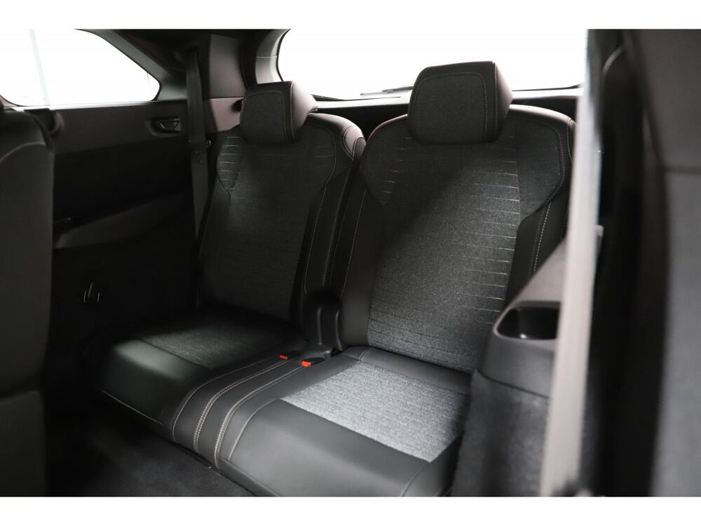 5008 Allure 1.2 Hybrid 145 e-DCS6 7 Places 2025 occasion 06550 La Roquette-sur-Siagne