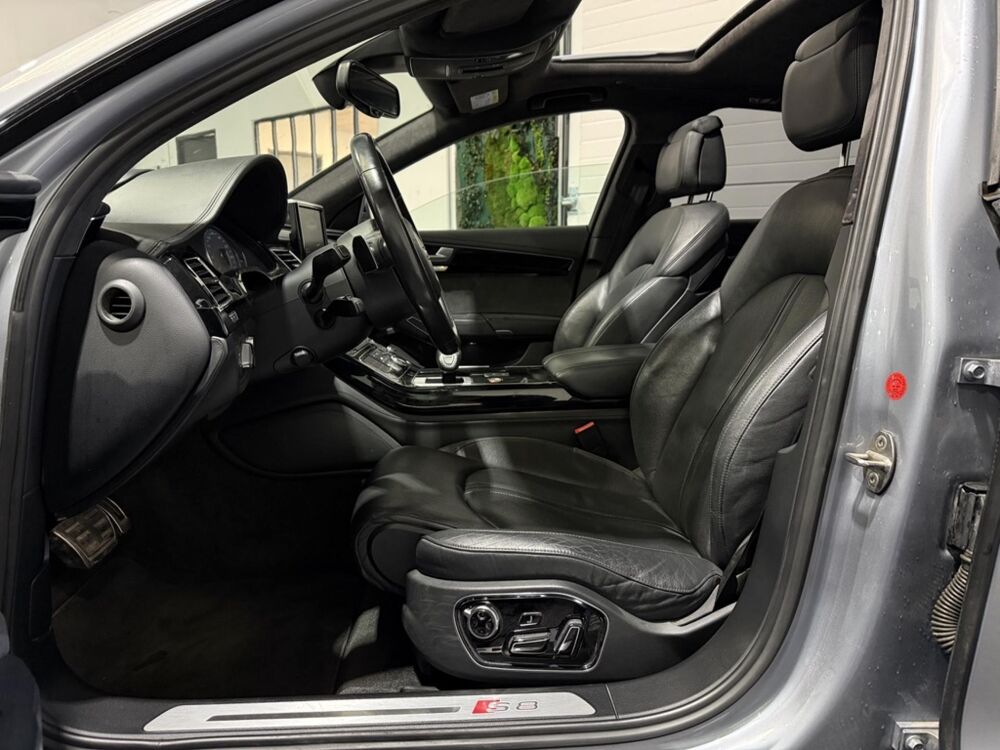 S8 PLUS 4.0 V8 TFSI 605 QUATTRO TIPTRONIC BVA - Toit ouvrant & 2016 occasion 94360 Bry-sur-Marne