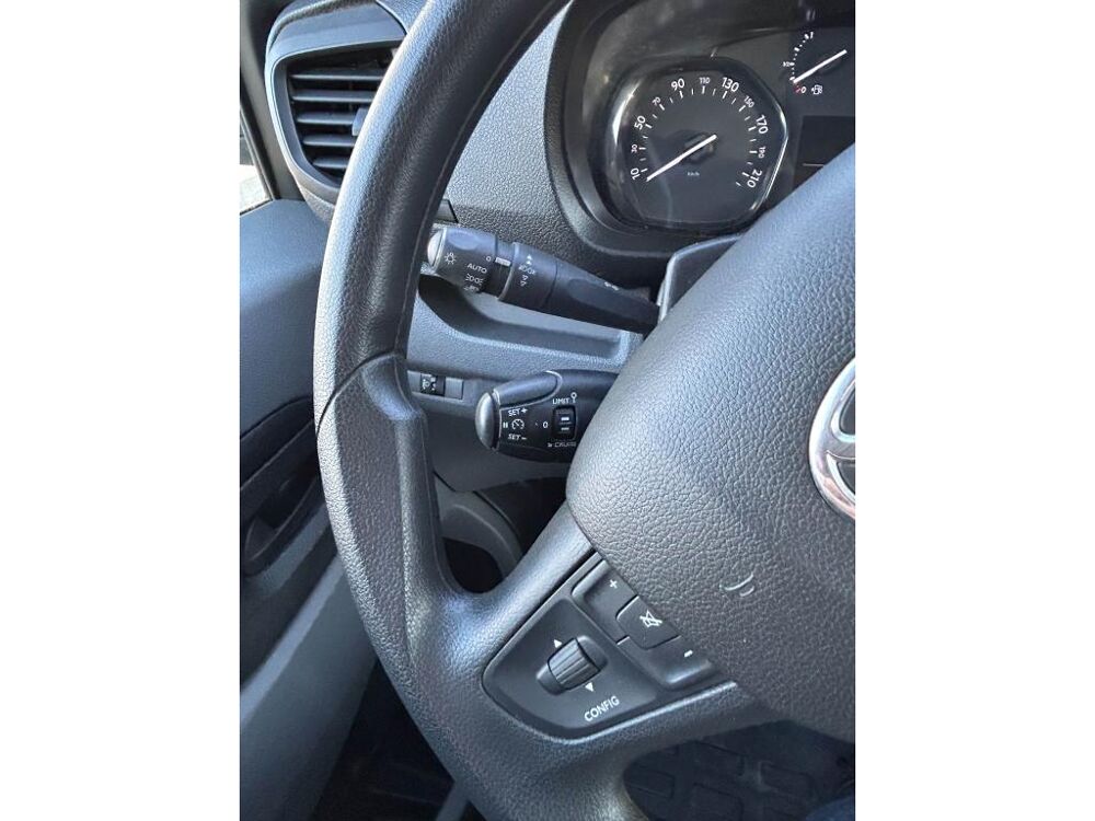 Proace city LONG 9 PLACES 1.5D 120ch D-4D DYNAMIC PROACE VERSO ( JUMPY E 2022 occasion 44700 Orvault
