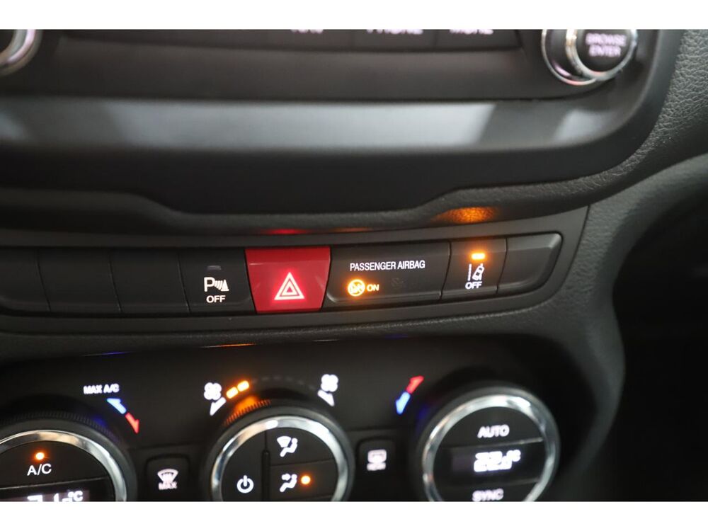 Renegade 1.6 MultiJet 120 Limited 2015 occasion 06550 La Roquette-sur-Siagne