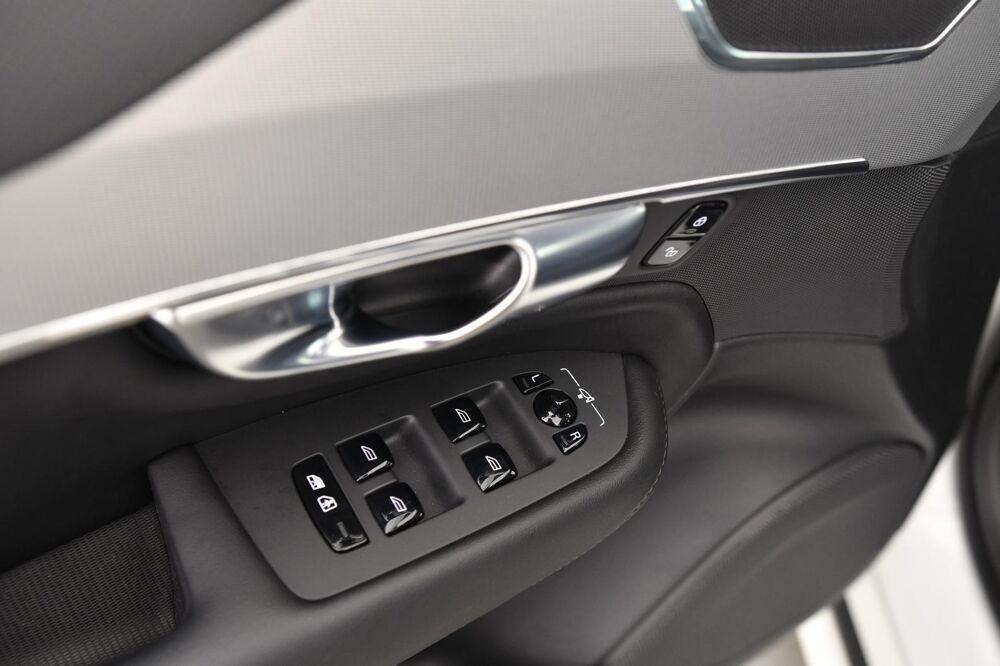 XC90 T8 AWD Hybride Rechargeable 310+145 ch Geartronic 8 7pl Star occasion 17130 Montendre
