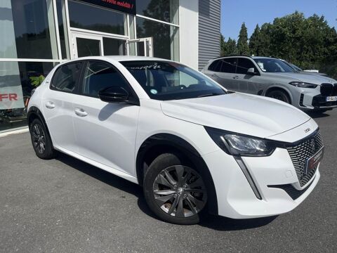Peugeot 208 e-STYLE + OPTIONS 136ch 50 kWh 2023 occasion Orvault 44700