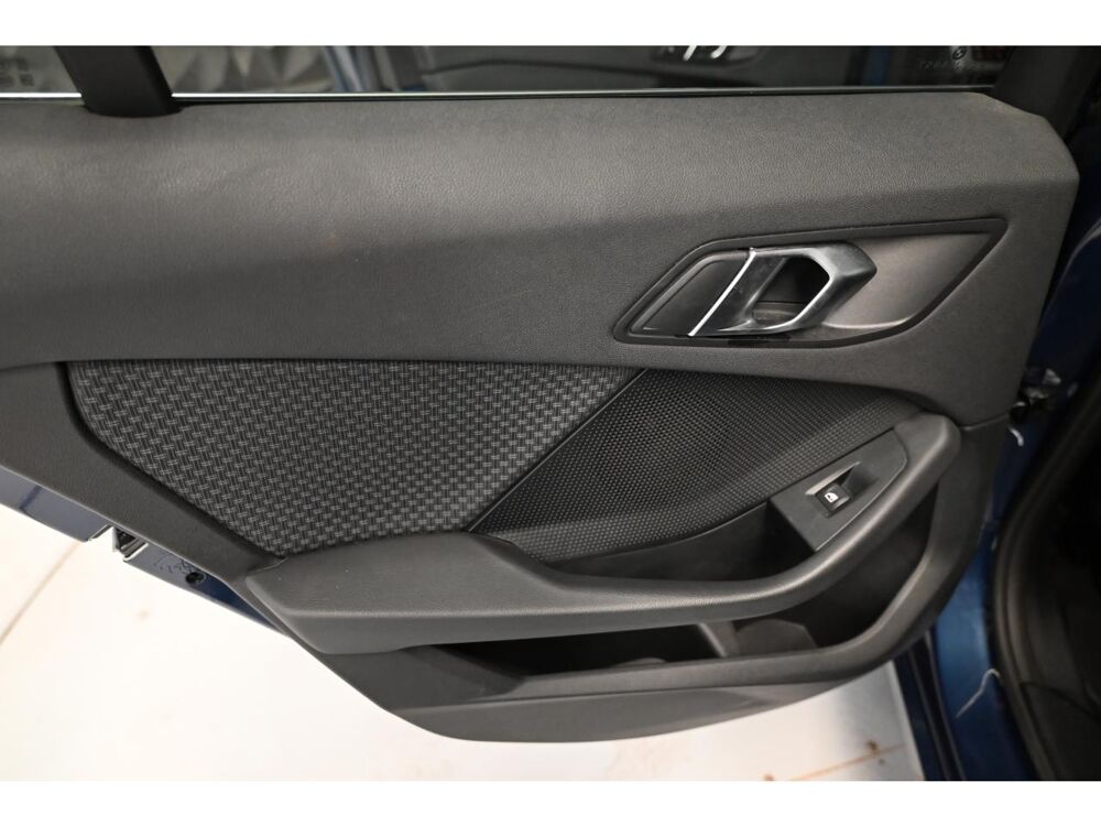 S&eacute;rie 1 116i - BV DKG BERLINE F40 Business Design 2022 occasion 77100 Meaux