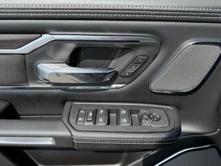 RAM 1500 CREW LAIE SPORT NIGHT EDITION AIR 2025 occasion 91830 Le Coudray-Montceaux