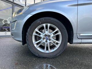 XC60 D4 AWD 181CH BVA GEARTRONIC XENIUM ENTRETIEN A JOUR - GARAN 2013 occasion 33450 Montussan