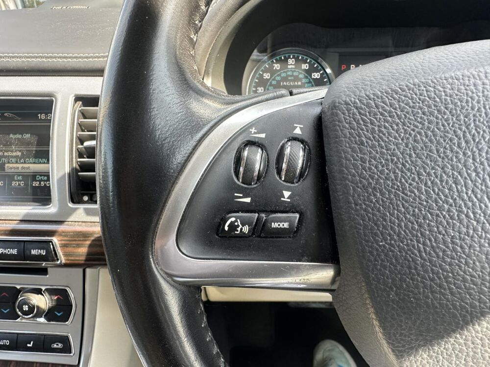 XF 3.0 D V6 S BVA Portfolio PHASE 2 RHD 2012 occasion 33450 Montussan