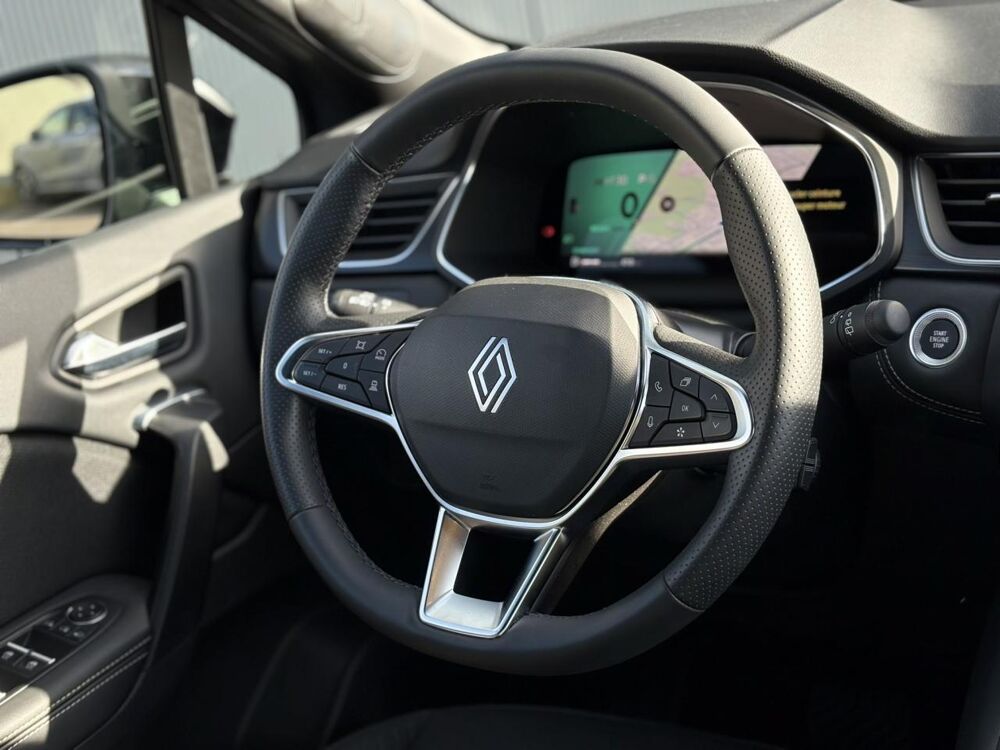 Symbioz E-Tech Full Hybrid 145 Iconic avec Cam&eacute;ra 360&deg;, et Hayon mai 2025 occasion 35300 Foug&egrave;res