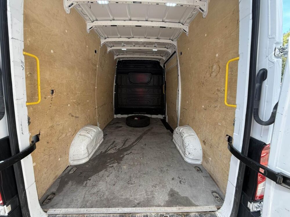 Crafter 35 L3H3 2.0 TDI - 140 FOURGON Business TVA RECUPERABLE + CAR 2023 occasion 19100 Brive-la-Gaillarde