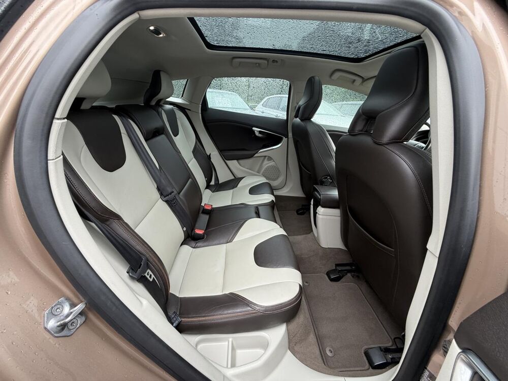 V40 Cross Country T4- 180 - BV Powershift Summum GPS + TOIT PAN 2015 occasion 19100 Brive-la-Gaillarde