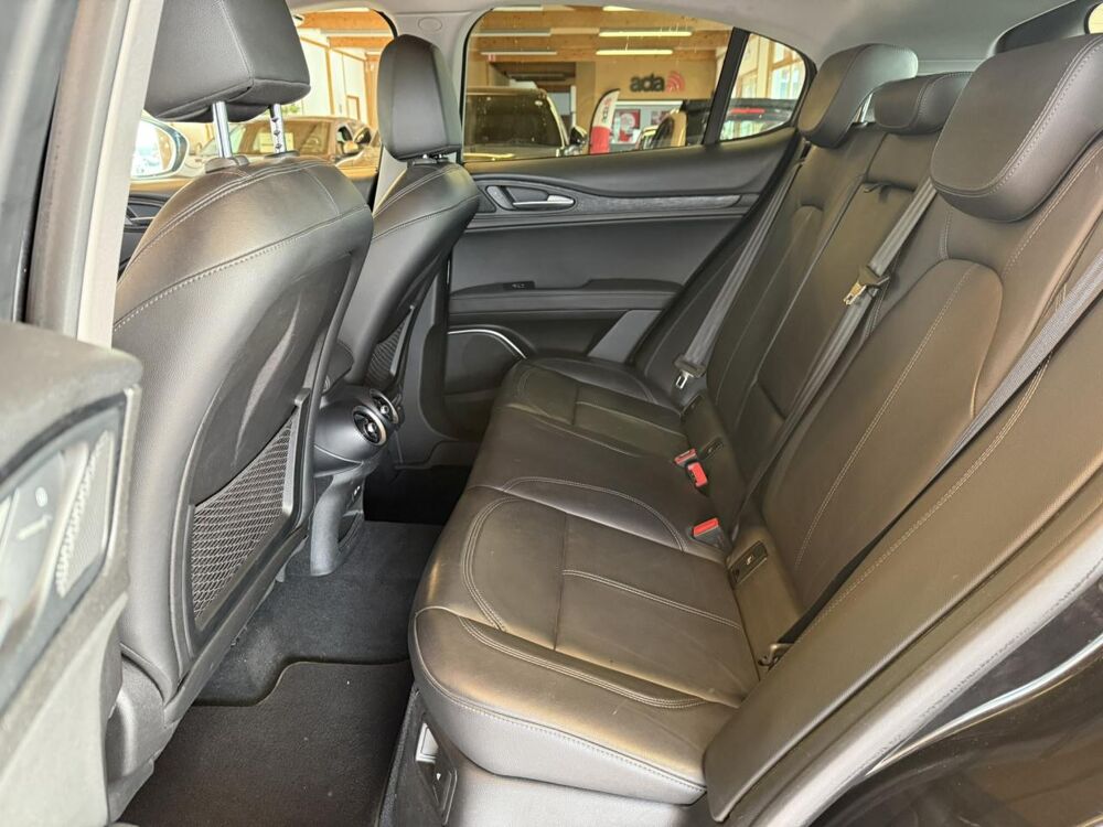Stelvio 2.2 D - 190 - BVA Lusso / Revision + Distribution OK - Gara 2019 occasion 33700 M&eacute;rignac