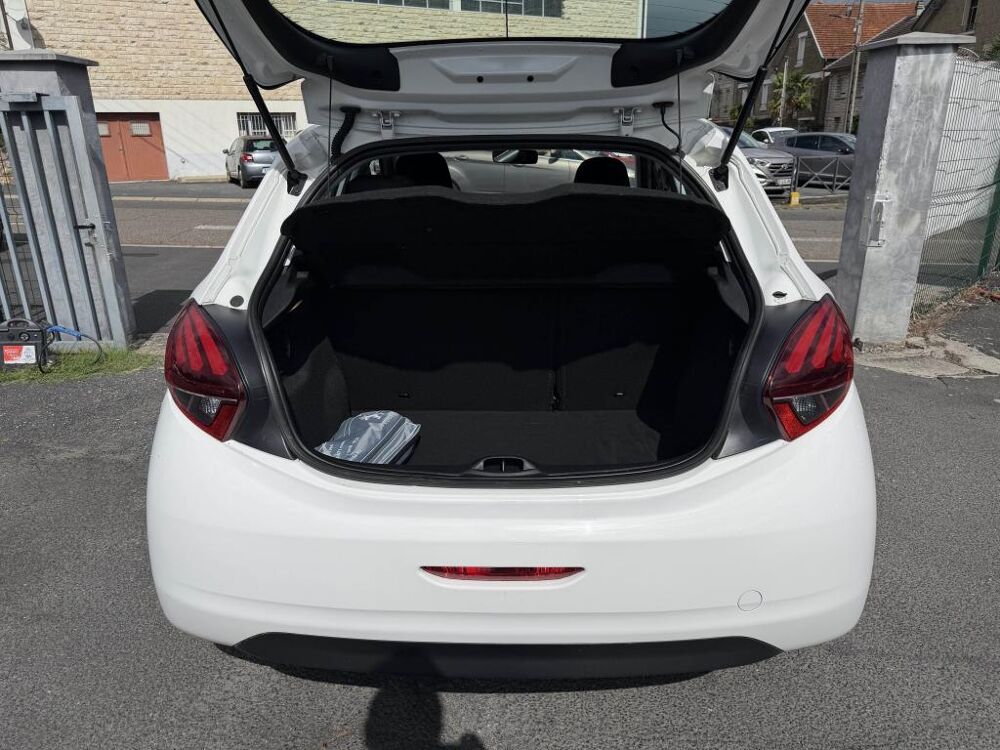 208 1.2i PureTech - 82 Style clim 2016 occasion 19100 Brive-la-Gaillarde