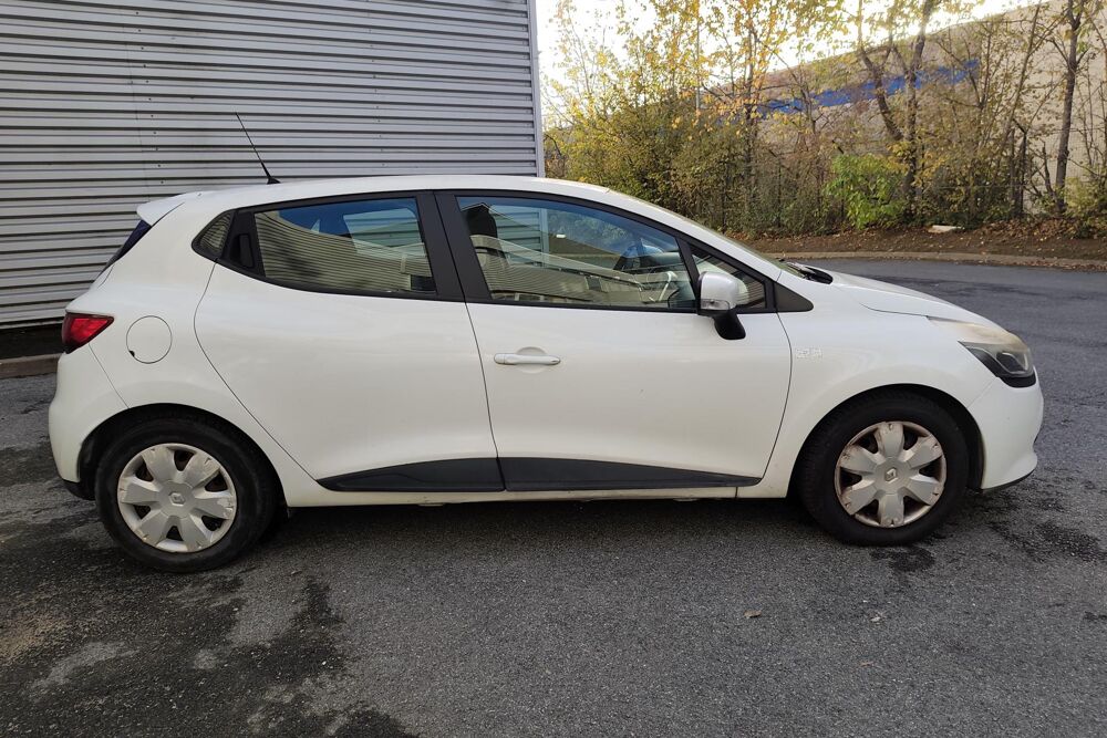 Clio 1.5 dCi - 75 cv - Soci&eacute;t&eacute; Air M&eacute;diaNav 2015 occasion 77185 Lognes