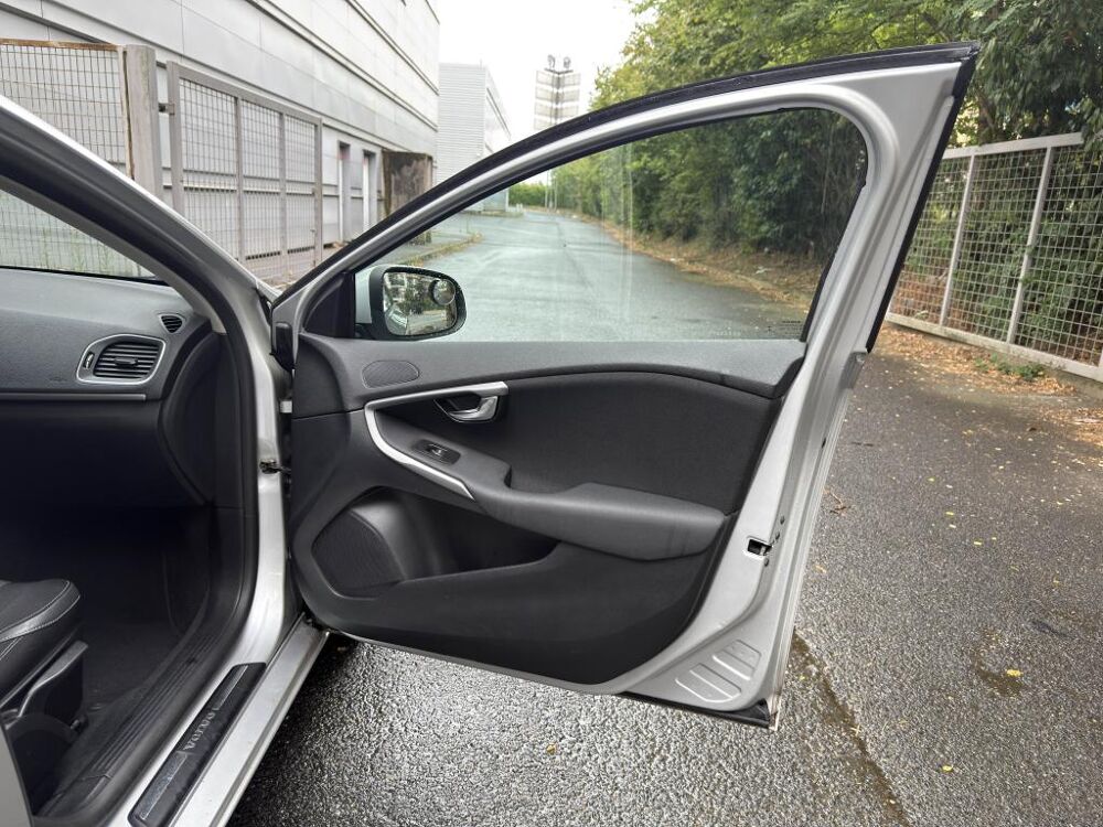 V40 T2 - 122  BERLINE Momentum Business PHASE 2 2016 occasion 77185 Lognes