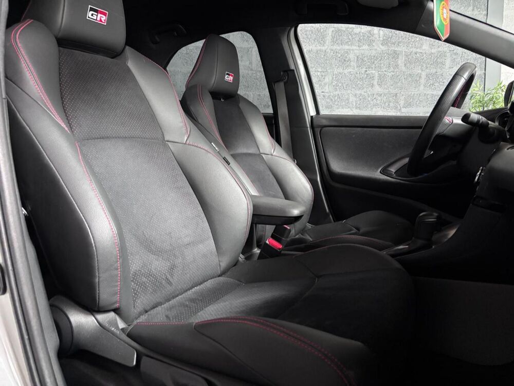 Yaris 1.5 VVTI 116h BV e-CVT (MY22) GR Sport - GARANTIE 6 MOIS MIN 2023 occasion 33700 M&eacute;rignac