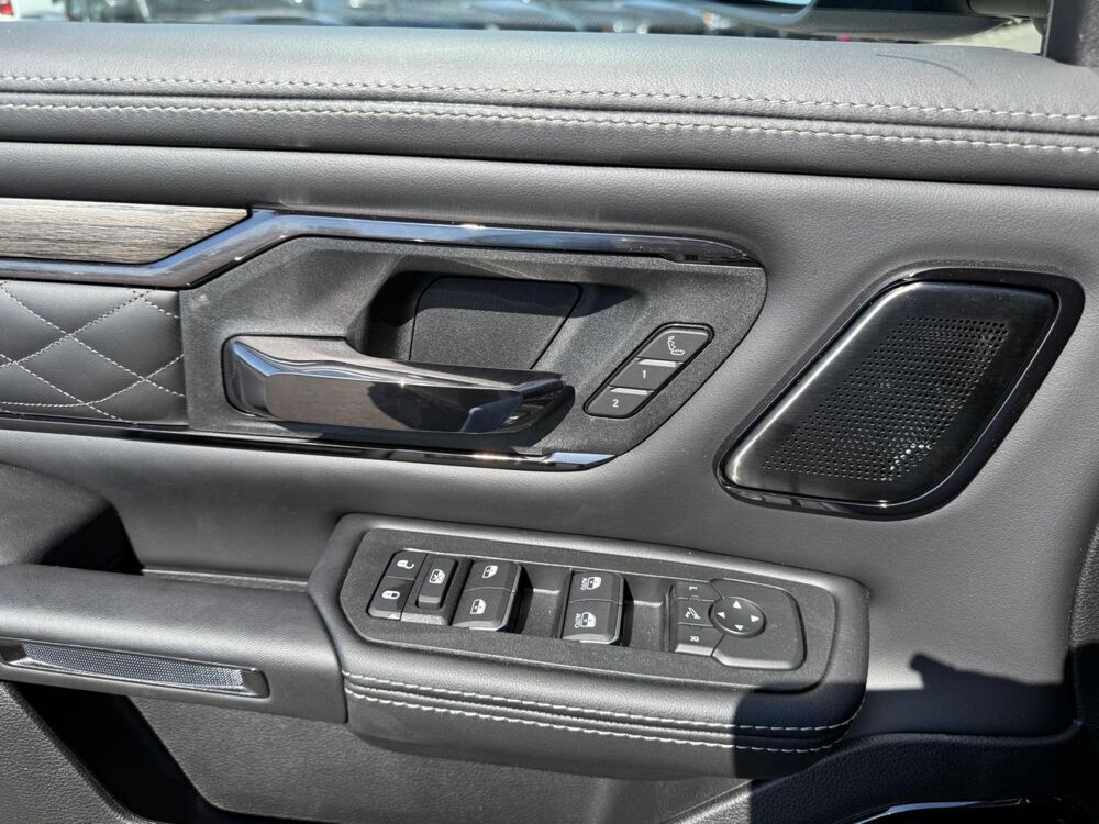 RAM 1500 CREW LIMITED NIGHT EDITION BOX HAYON MULTI V8 5,7L 2026 occasion 91830 Le Coudray-Montceaux