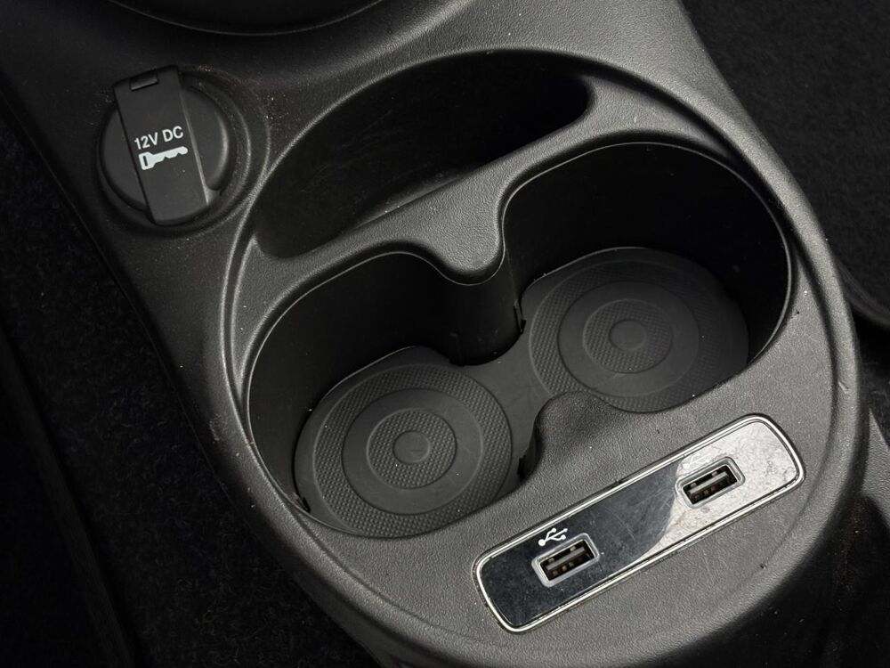 500 Hybrid 70 avec Toit pano, Apple Car Play et Jantes alu 15\' 2024 occasion 35300 Foug&egrave;res