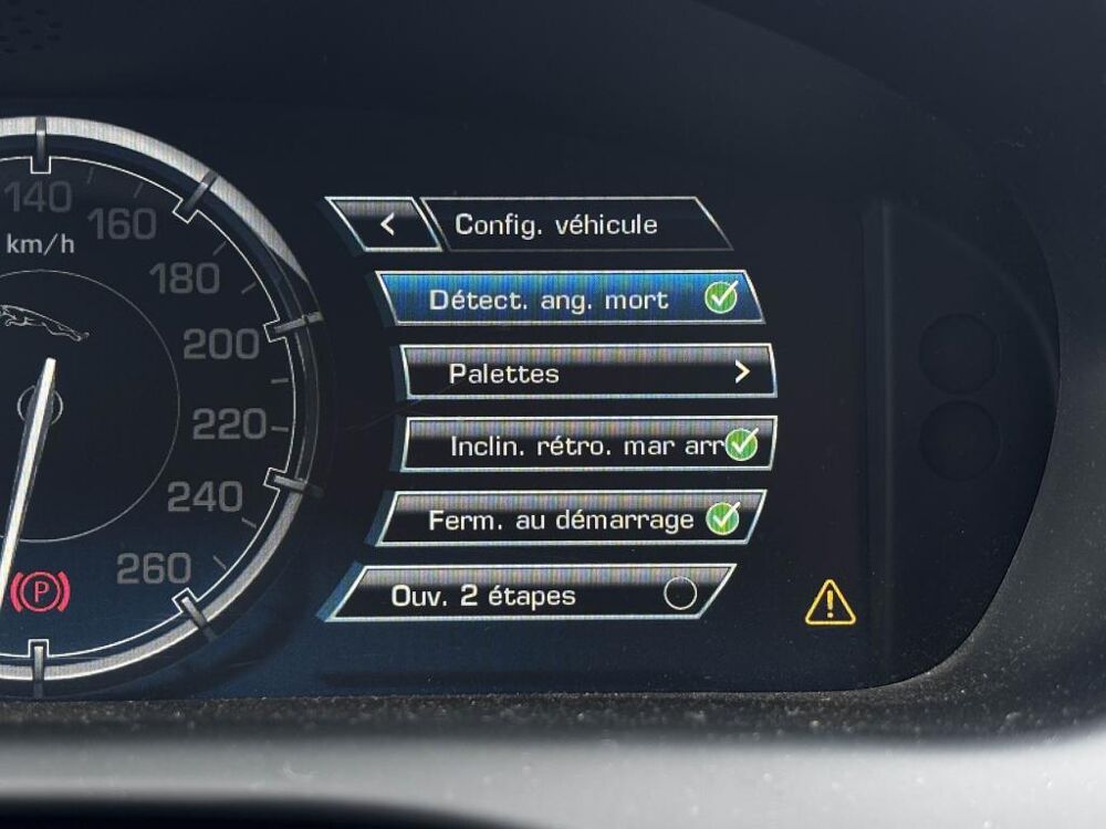 XJ Courte - 3.0 D V6 - 275ch - BVA 8 - Luxe Premium Phase 1 - G 2013 occasion 76710 Eslettes