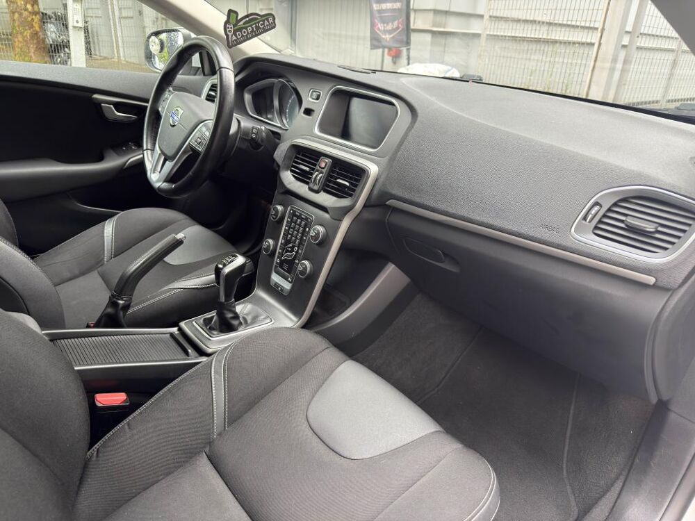 V40 T2 - 122  BERLINE Momentum Business PHASE 2 2016 occasion 77185 Lognes