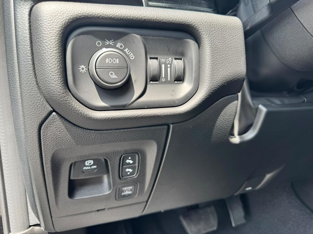 RAM 1500 CREW LAIE SPORT NIGHT EDITION AIR 2025 occasion 91830 Le Coudray-Montceaux
